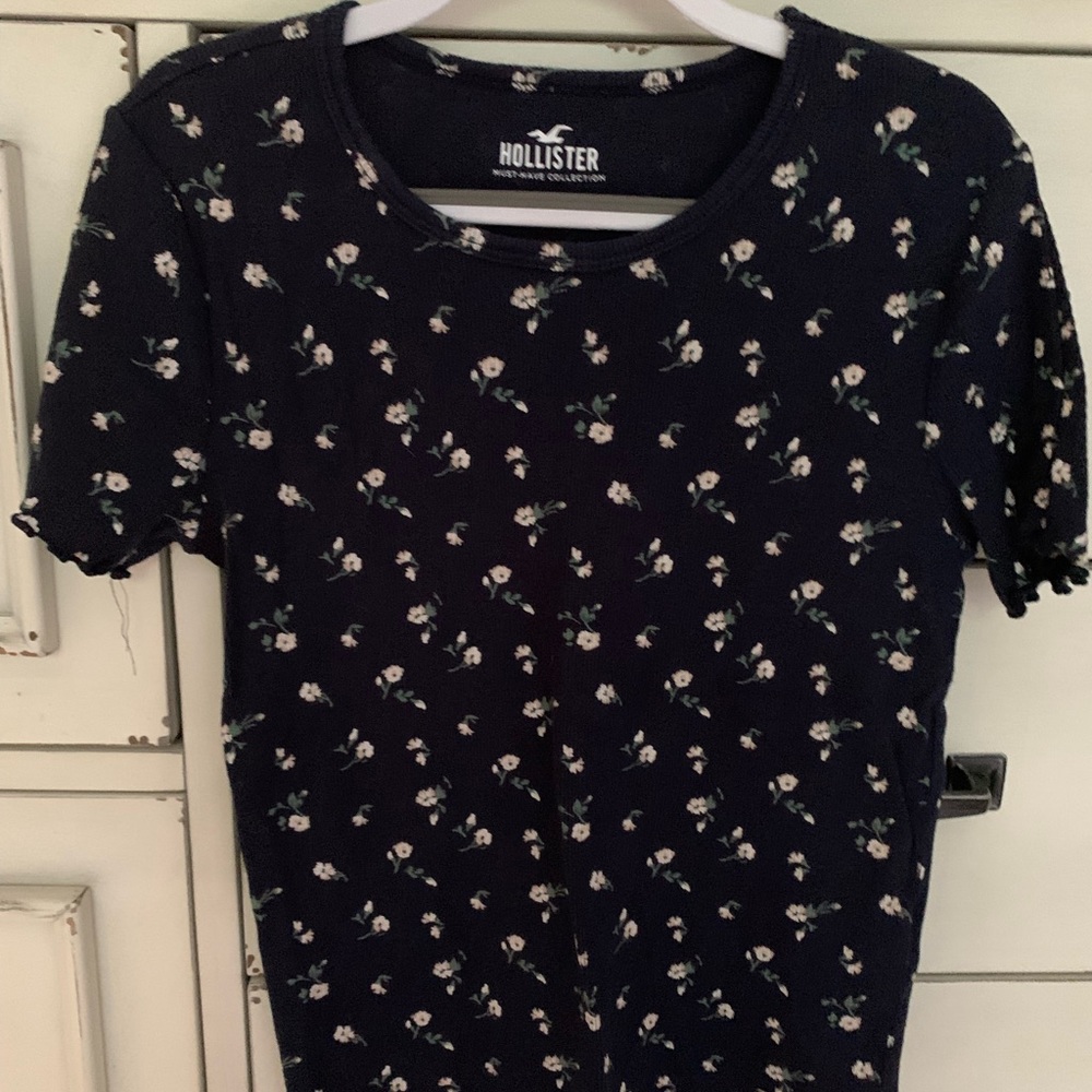 Floral Hollister top